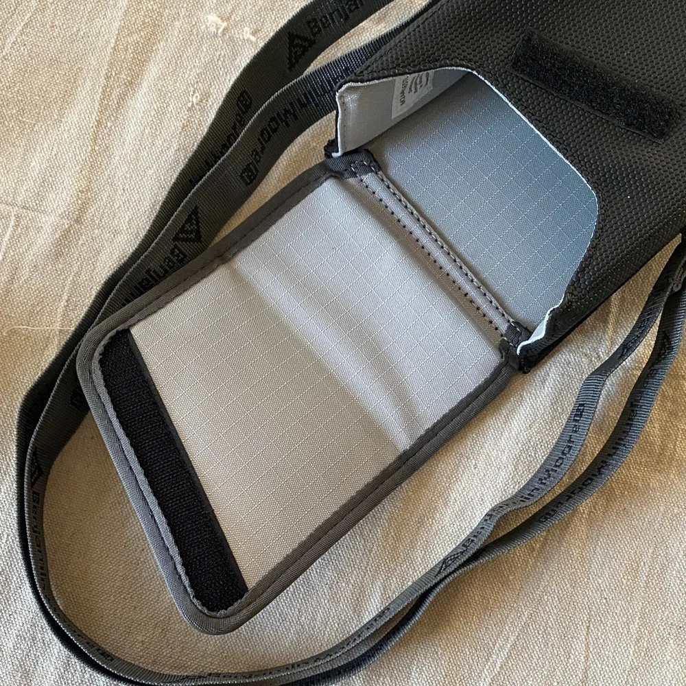 Benjamin Moore Paint Sample Carrying Case – Excellent Condition